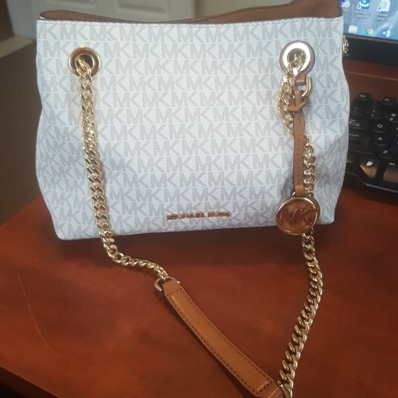 Michael Kors Handbags - Michael Kors medium vanilla jet set ***** SOLD****